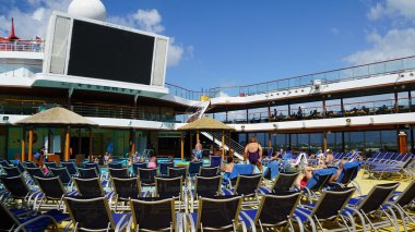 Havuz Carnival Breeze üzerinde