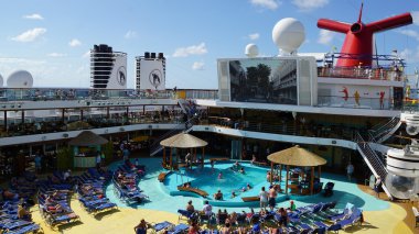 Havuz Carnival Breeze üzerinde