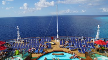 Havuz Carnival Breeze üzerinde