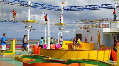 İpleri sahası Carnival Breeze kruvaziyer gemide