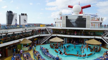 Havuz Carnival Breeze üzerinde