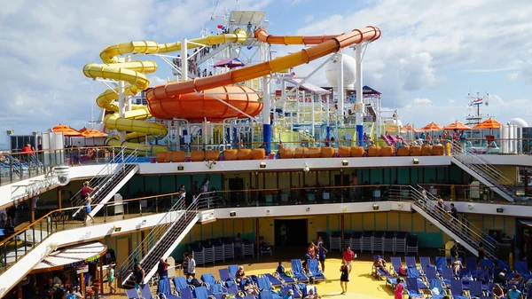 Glijbanen op de wind carnaval — Stockfoto