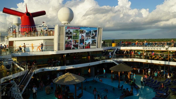 Carnival Breeze atracado en La Romana, República Dominicana — Foto de Stock