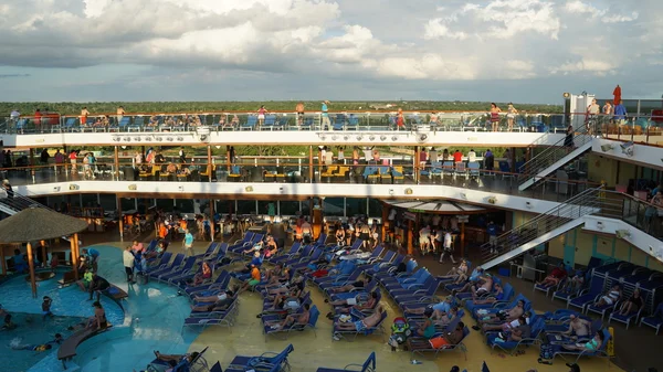 Carnival Breeze atracado en La Romana, República Dominicana — Foto de Stock