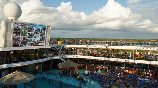 Carnival Breeze docked in La Romana, Dominican Republic — Stock Photo, Image