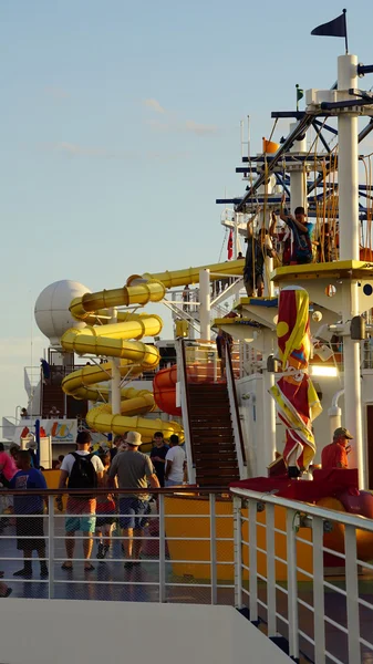 Carnival Breeze atracado en La Romana, República Dominicana — Foto de Stock