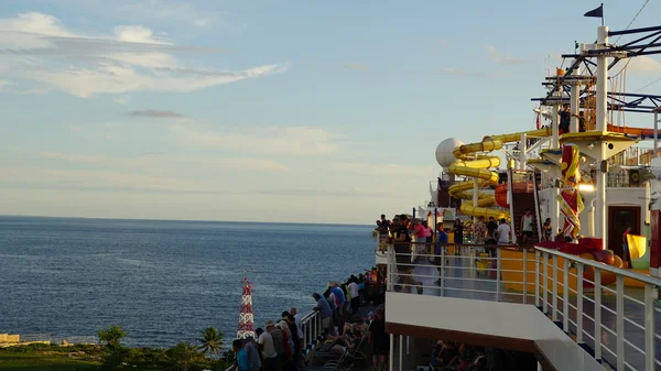 Carnival Breeze atracado en La Romana, República Dominicana — Foto de Stock