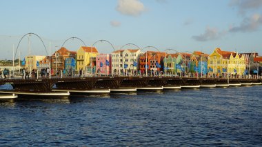 Kraliçe Emma Pontoon Bridge uygulamasında Curacao