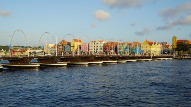 Kraliçe Emma Pontoon Bridge uygulamasında Curacao