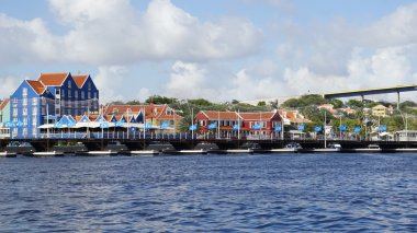 Kraliçe Emma Pontoon Bridge uygulamasında Curacao