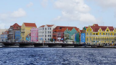 Kraliçe Emma Pontoon Bridge uygulamasında Curacao