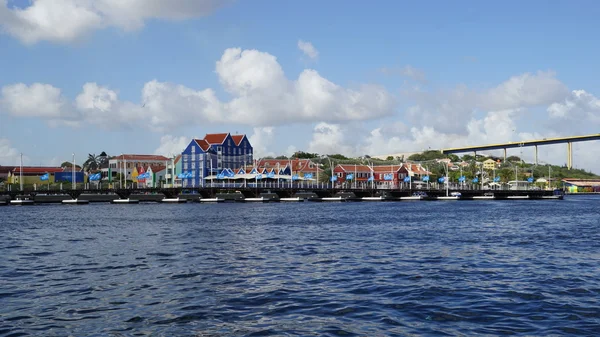 Königin Emma Pontonbrücke auf Curaçao — Stockfoto
