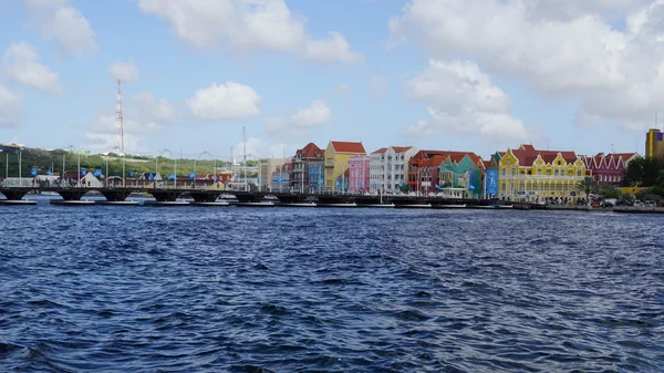Kraliçe Emma Pontoon Bridge uygulamasında Curacao