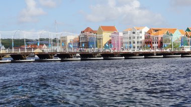 Kraliçe Emma Pontoon Bridge uygulamasında Curacao