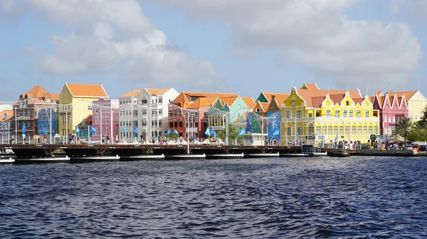 Kraliçe Emma Pontoon Bridge uygulamasında Curacao