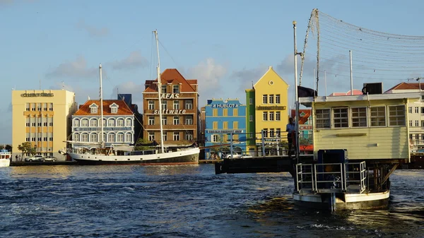 Ponte Queen Emma Pontoon em Curaçao — Fotografia de Stock