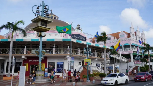 Lloyd G. Smith Boulevard in Aruba — Stockfoto