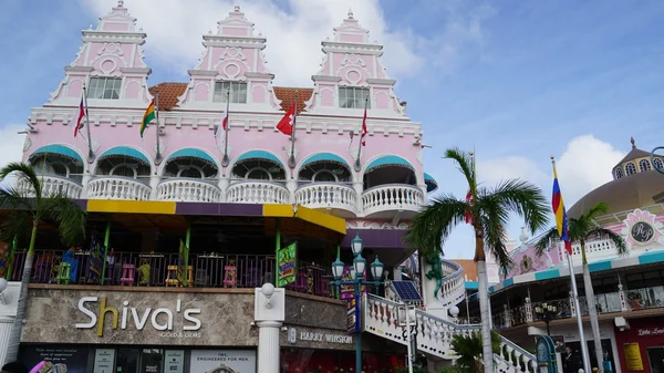 Lloyd G. Smith Boulevard i Aruba – stockfoto