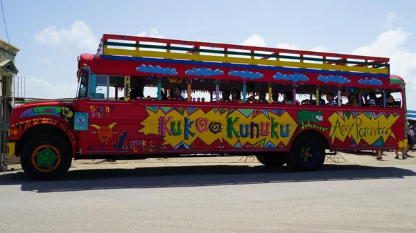 Colorful tour bus in Aruba — Stock Photo, Image