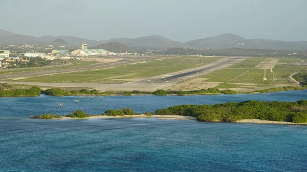 Queen Beatrix International Airport in Aruba — Stock Photo, Image