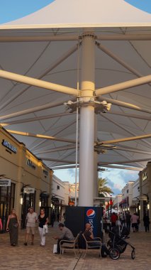 West Palm Beach, Florida mağazalarında Palm Beach