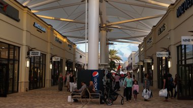 West Palm Beach, Florida mağazalarında Palm Beach