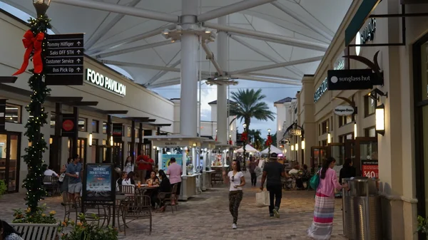 Palmenstrand Outlets in West Palm Beach, Florida — Stockfoto