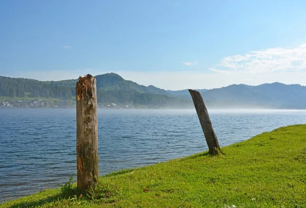 Tidig morgon vid sjön — Stockfoto