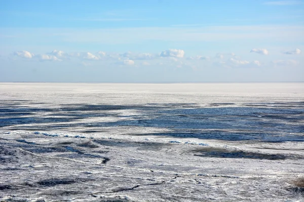 Zmrzlé moře pobřeží — Stock fotografie