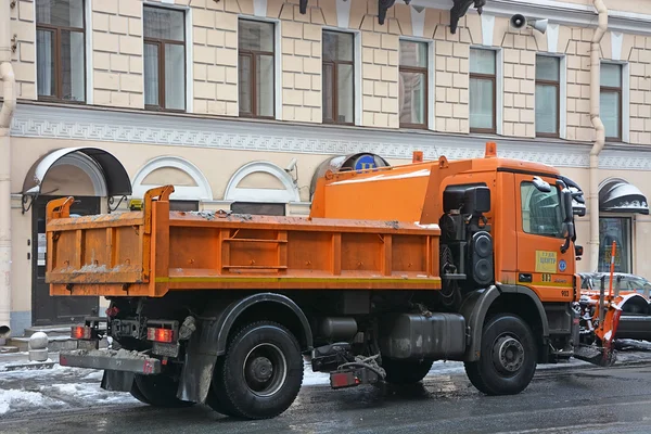 Nyní doprava stroje na ulici na 25 lednu 2015 v Saint-Petersburg — Stock fotografie