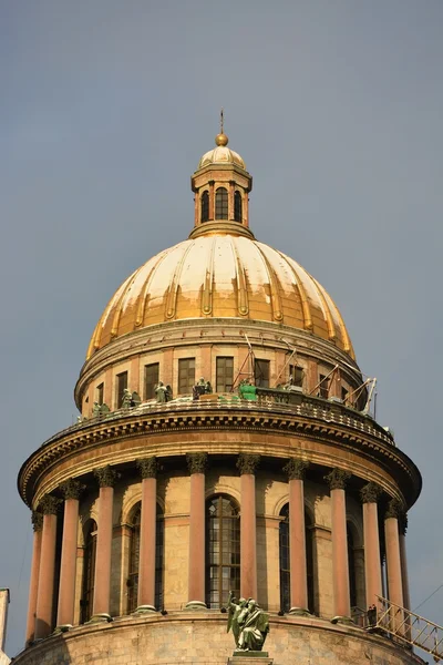 The famous St. Isaac cathedral — Stock Photo, Image