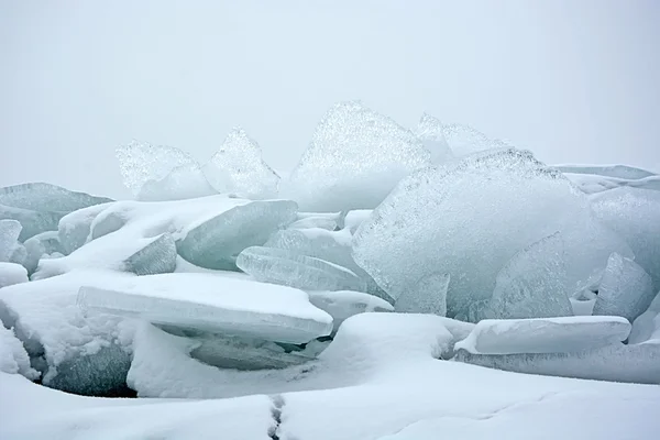 Hummock sul mare ghiacciato — Foto Stock