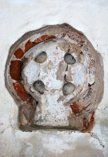 Starożytny krzyż na ściany z kamienia — Zdjęcie stockowe
