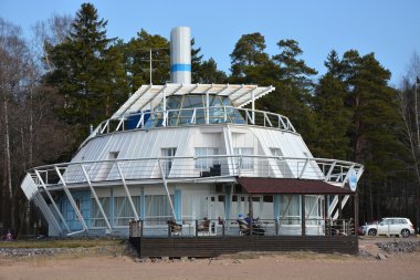 Restoran deniz kıyısında bir gemi gibi