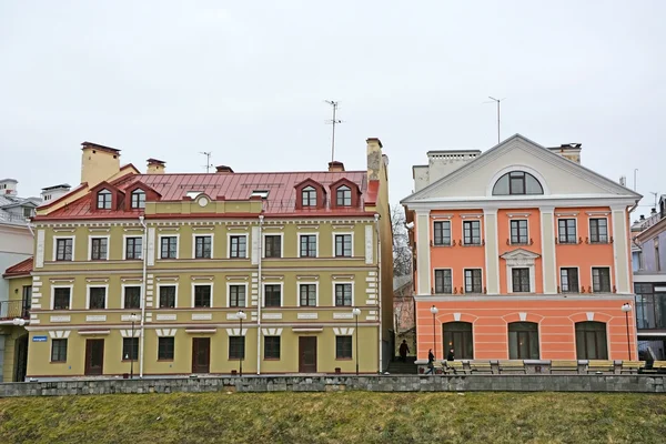 Zlaté nábřeží-sídliště v historické místo ve městě Pskov — Stock fotografie