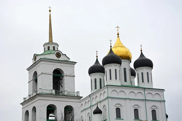 Pskov şehirdeki ünlü Trinity Katedrali — Stok fotoğraf