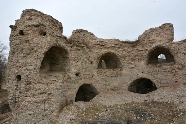 Руины старой башни в Пскове — стоковое фото