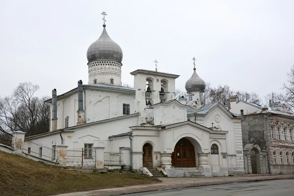 Старая варлаамская церковь в Пскове — стоковое фото