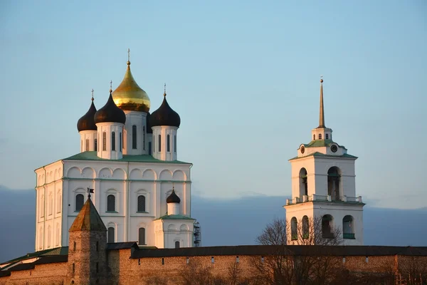 Berühmte Dreifaltigkeitskathedrale in Pskow — Stockfoto