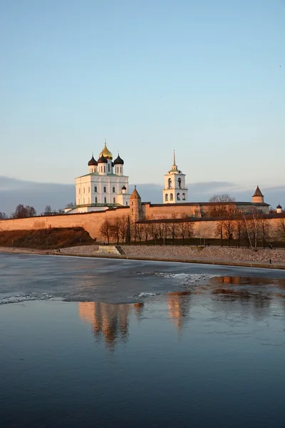 Pskov Krom at hte sunset — Stock Photo, Image