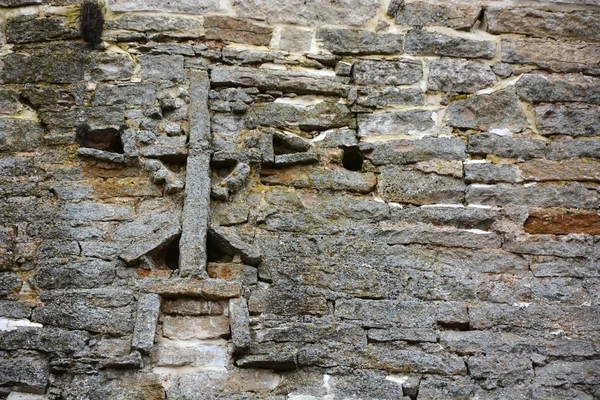 Cross on the wall of the Izborsk fortress — Stock Photo, Image