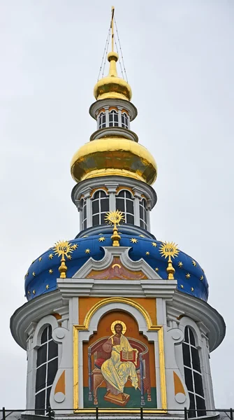 Capelas azuis da igreja do Mosteiro de Pskov-Cavernas — Fotografia de Stock