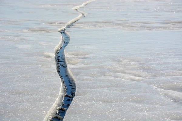 Prasklina na ledě — Stock fotografie