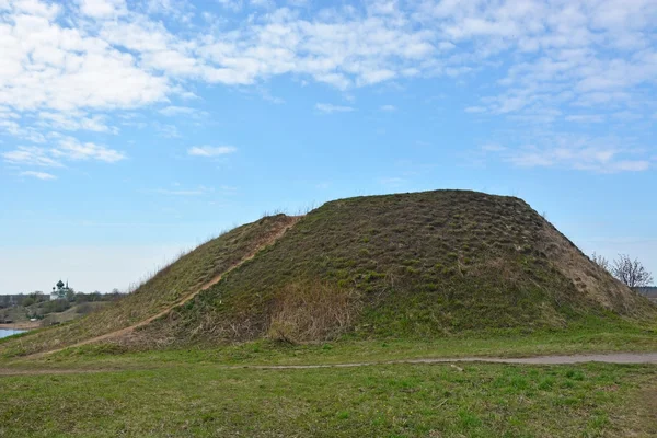 Burial mound — Stock Photo, Image