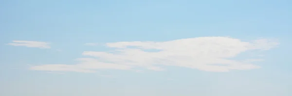 Cielo azul y nube — Foto de Stock