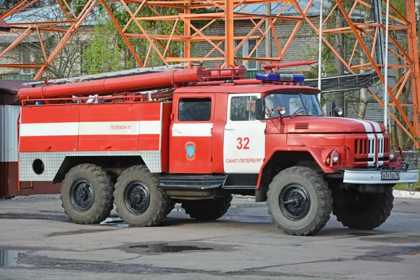 Big fire-engine truck in Zelenogorsk city — Stock Photo, Image