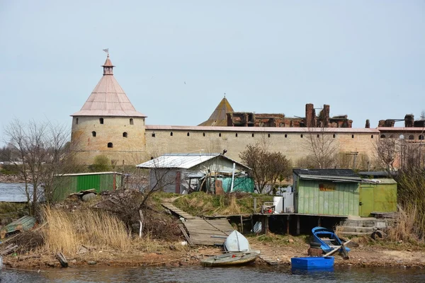 Fortaleza en la ciudad de Shlisselburg. Fortaleza llamada Oreshek — Foto de Stock