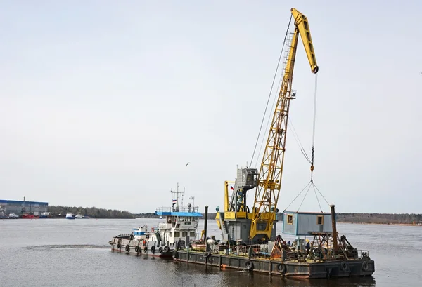 Cargo barge in Shlisselburg city — Stock fotografie