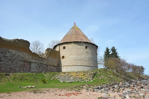 Torre real de la fortaleza en la ciudad de Shlisselburg — Foto de Stock