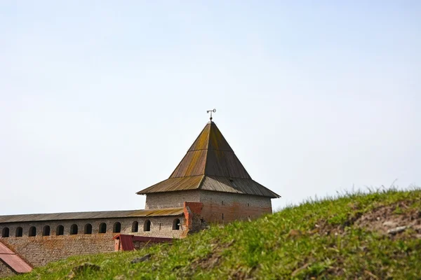 Tour Gosudareva de la forteresse à la ville de Shlisselburg — Photo